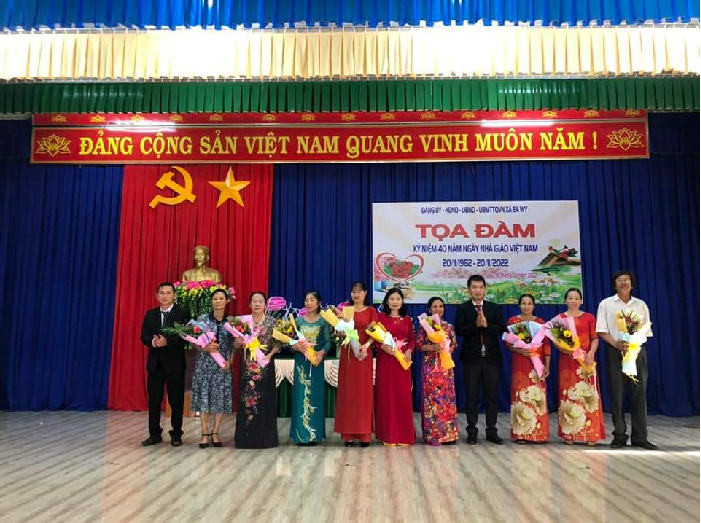 Xã Ea Wy tổ chức tọa đàm nhân ngày Nhà giáo Việt Nam 20/11